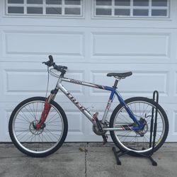 Trek 8000 Aluminum Mountain Bike – 20” Frame – Disc Brakes