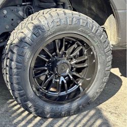 Fuel D760 CLASH 20x10 Rims 33x12.50R20 Nitto Ridge Grappler Tires Ford F250 F350 Excursion Wheels