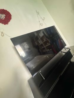 Glass table an television/ mesa de vidrio y television
