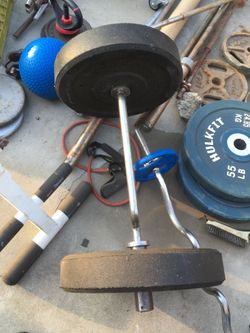 Olympic tricep bar and 2-45lb bumper weights