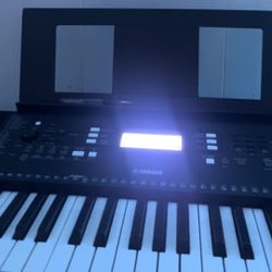 Yamaha Keyboard Piano 