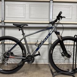 Giant Talon 3 Mountain Bike 