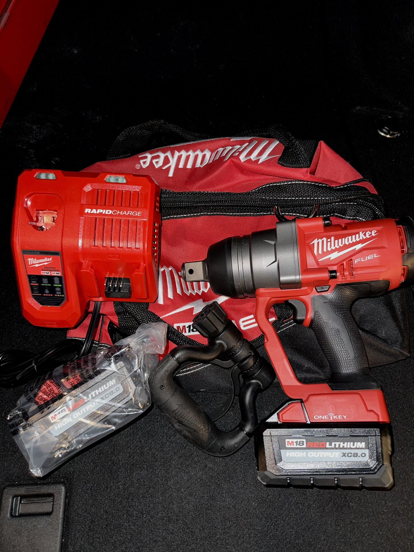 Milwaukee M18 ONEFHIWF1 1″ High Torque Impact Wrench Kit w/ Socket set