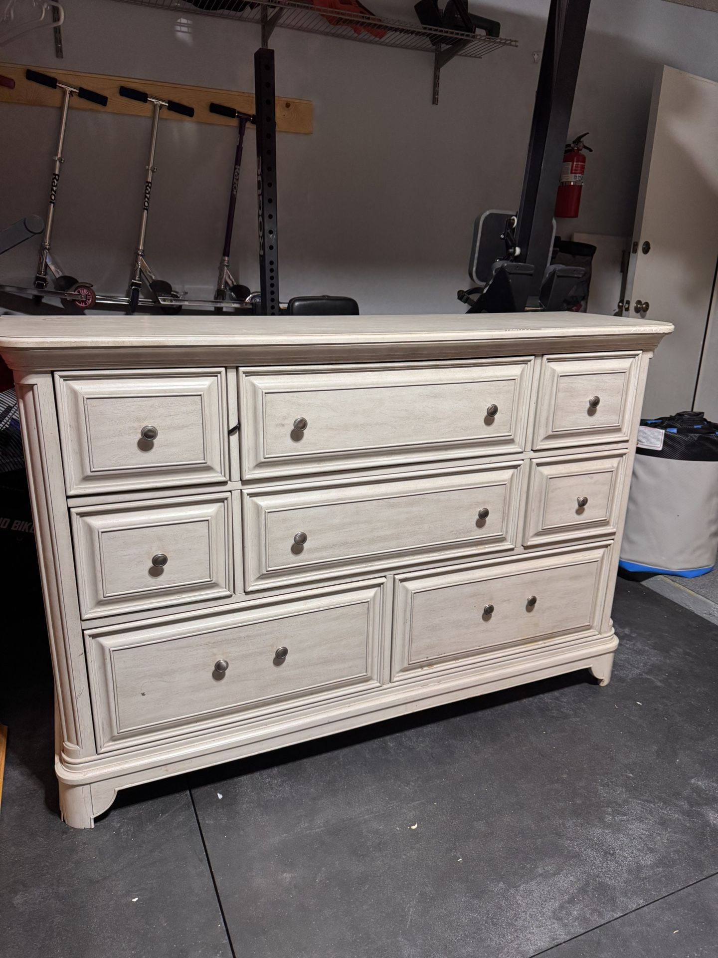 8 Drawer Dresser