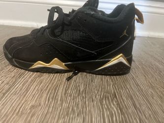Boys size 4 air Jordan's