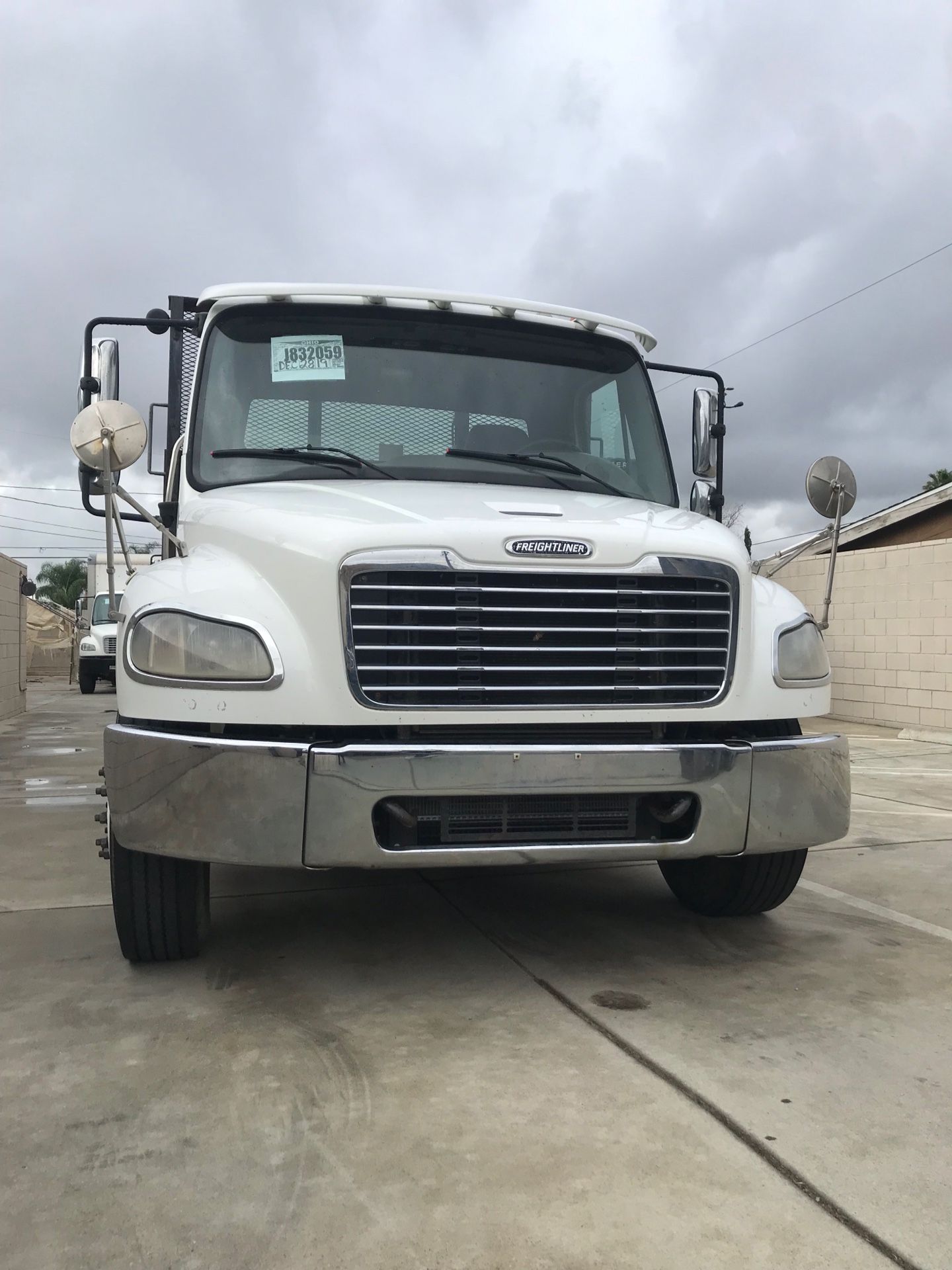 2013 FREIGHTLINER TRUCK WITH 26FEET BOX UNBELIEVABLE PRICE