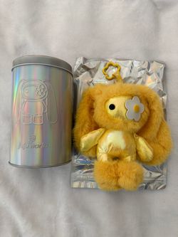 CJ Hendry Juju World Hong Kong Exclusive *Dusty* - with tin, booklet, stickers