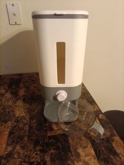 Rice storage container