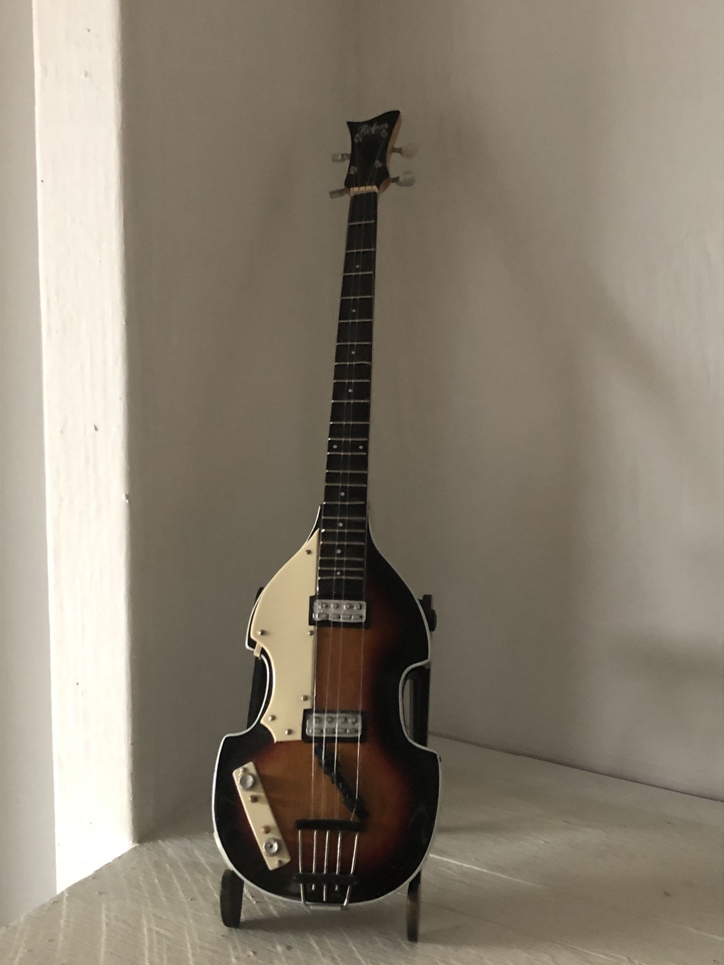 Miniature Bass Guitar - Paul McCartney - Hofner Violin Bass