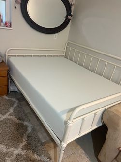 Full bed super clean