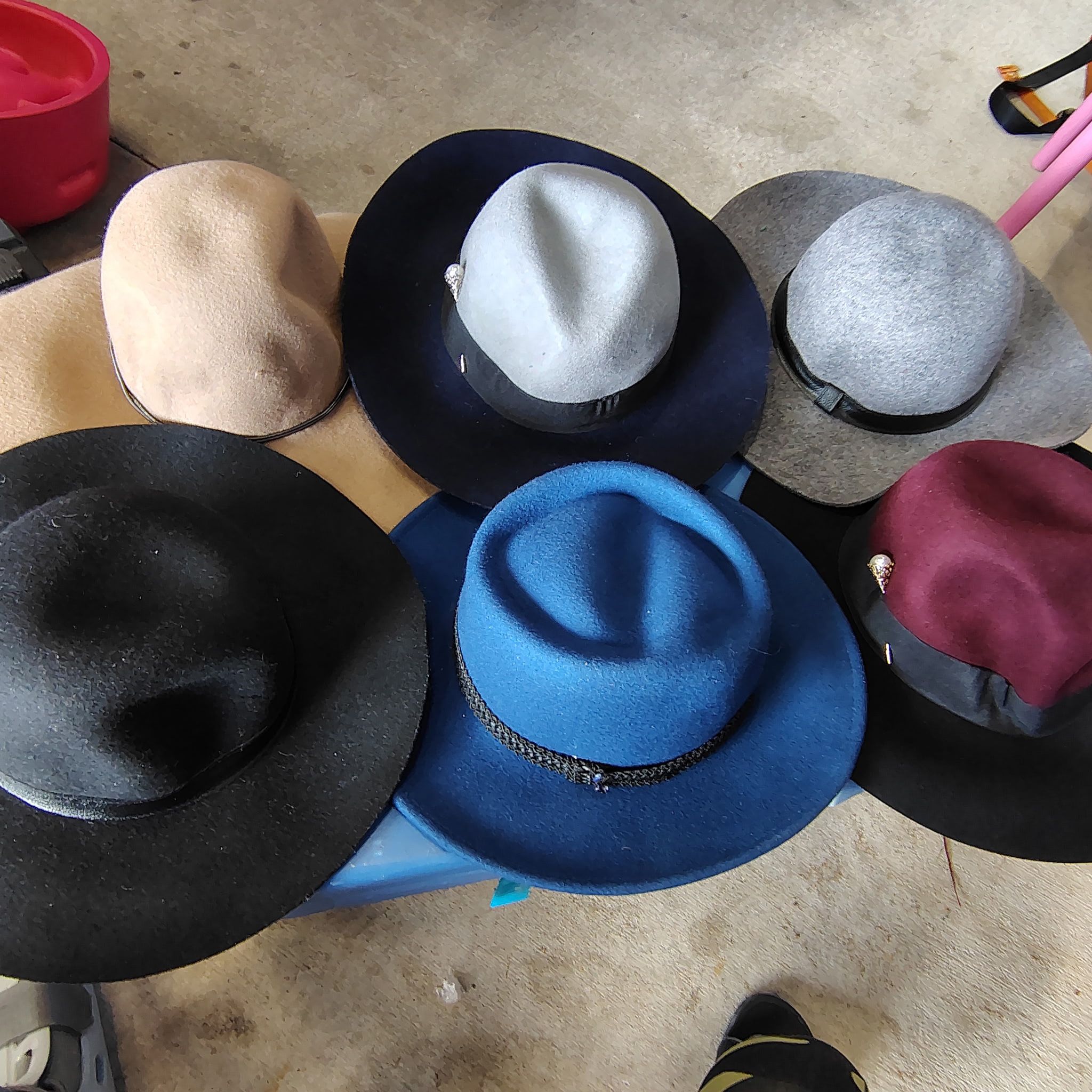 (6) Hats Price Takes All