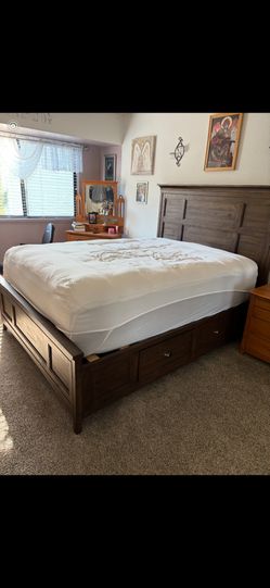 Platform Bed With Drawers