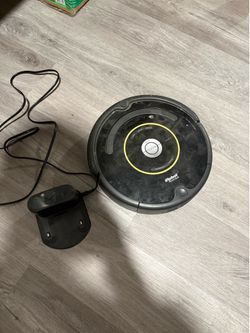 iRobot roomba vacuum *read description