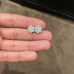 14k Flower Cluster Diamond Earrings 