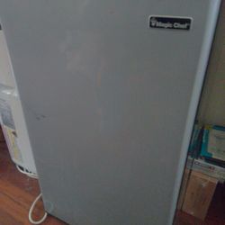 Magic chef mini fridge