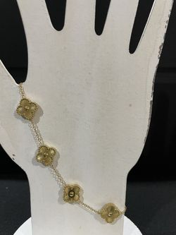 VC Clover Bracelet In Gold 