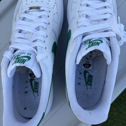 8.5 Men’s Air Force 1s 