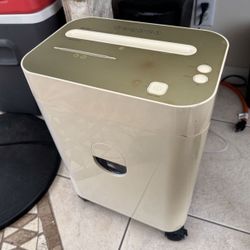 Royal 10 Sheet Crosscut Paper Shredder Platinum Series PX1000MX