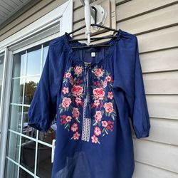 Blue Rain blue Medium TOP BLOUSE with floral pink embroidery. Bohemian Chic