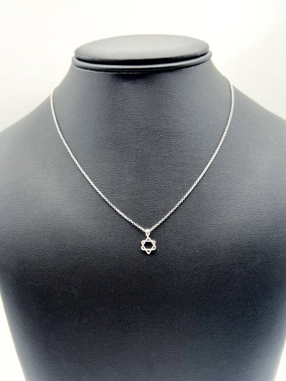 925 sterling silver 18” necklace chain 2.5 grams with David Star