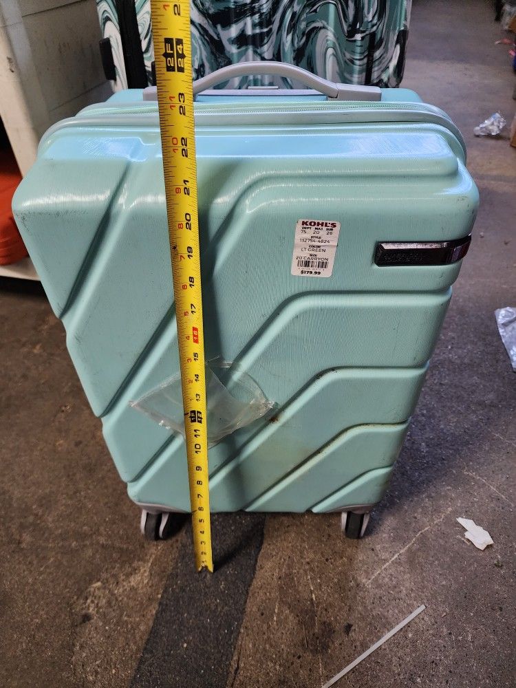 21 Inch American Tourister Burst Max Trio Spinner Luggage make traveled more easier!