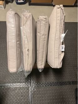 New cushions set of 4 for $100