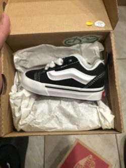Vans new skool size 4.0 in toddler 25$