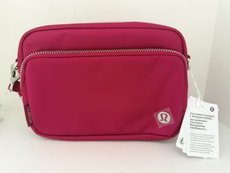 NWT Lululemon Crossbody 2L Bag