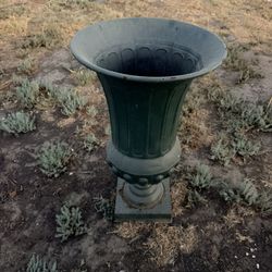 Decorative Metal Planter Or Lawn Art
