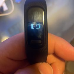 Garmin vívosmart® 5, Fitness Tracker, Long-Lasting Battery, Simple Design, Black Large