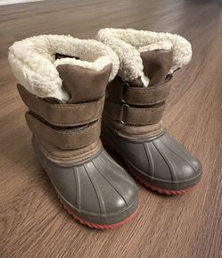 Snow Winter Boots Size 6 for Boy or Girl 