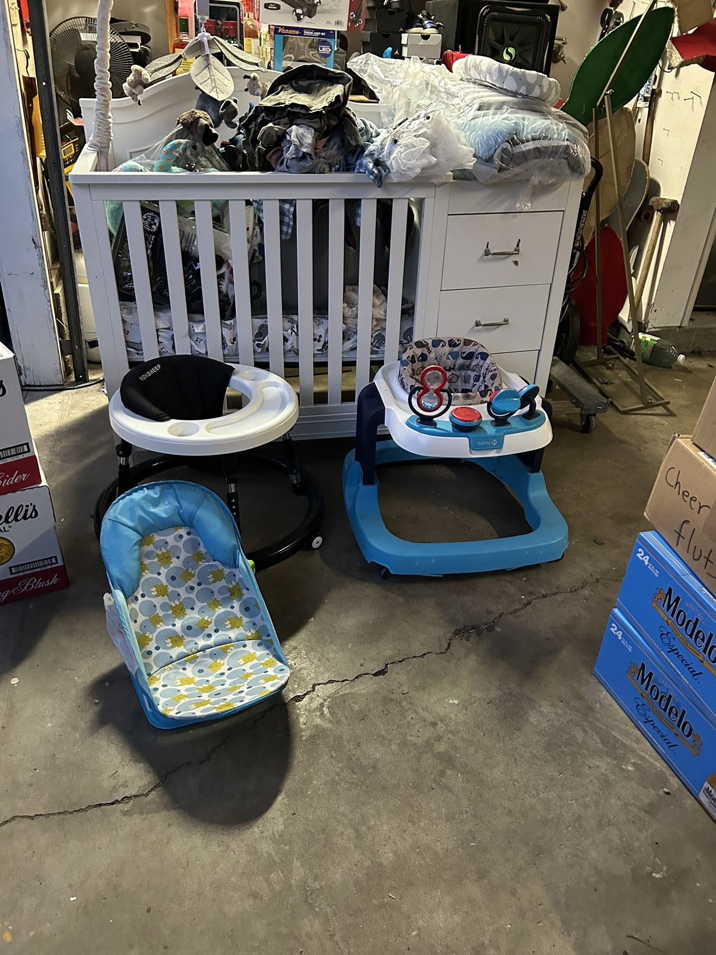 CRIB REALLY NICEC IN GOOD CONDITION 