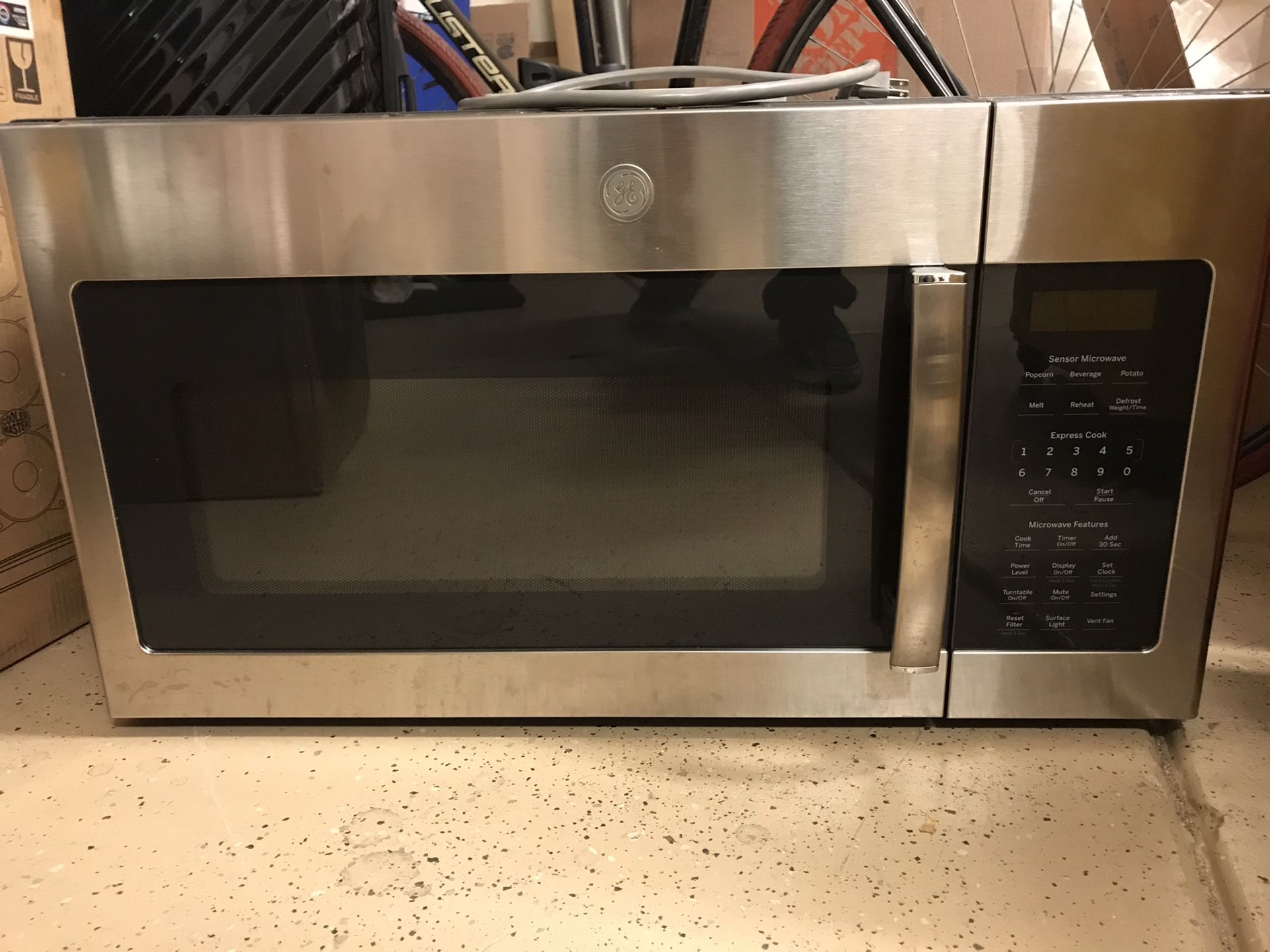 GE Microwave Range Hood In Good Condition