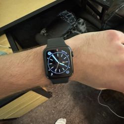 2020 Apple Watch SE (1st Generation)