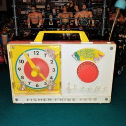 Fisher Price Vintage 1971 " Hickory Dickery Dock Windup Musical Clock"