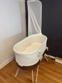 SNOO bassinet with sheets, slap sacks, and SHOO bug/pet guard