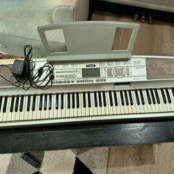 Yahama Portable Grand DGX-500