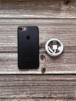 iPhone 7 UNLOCKED FOR ANY CARRIER!