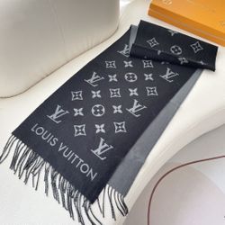 LV Men’s Scarf Grey
