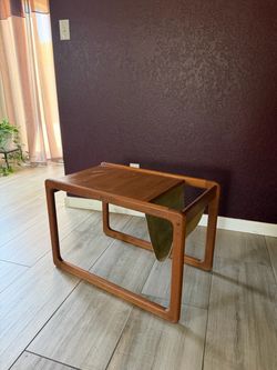 Midcentury end table with magazine holder