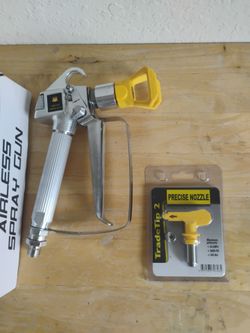 Airless paint sprayer gun with tip