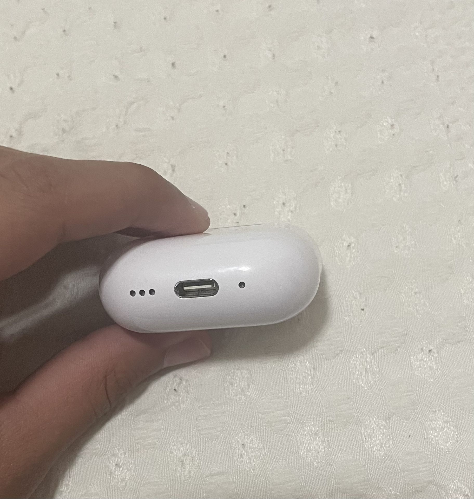 AirPods 4
