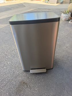 KOHLER 13-Gallon Stainless Steel Step Trash Can