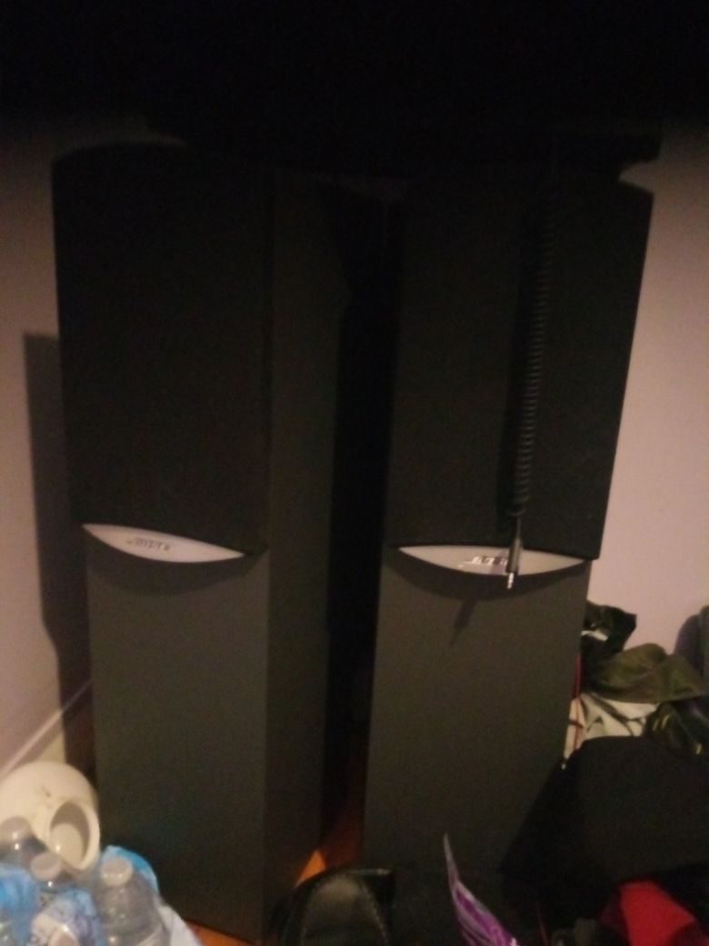 Pair of 12inch Bose speakers