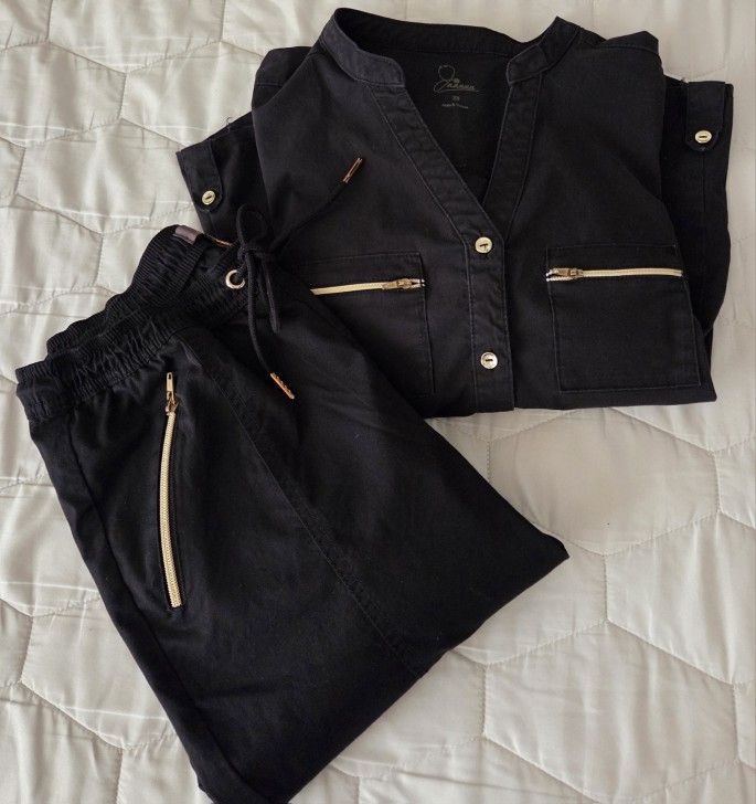 Jaanuu Scrub Set – Black, Size Small (Top & Bottom)