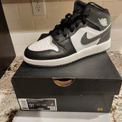 Air Jordan 1 Mid 
