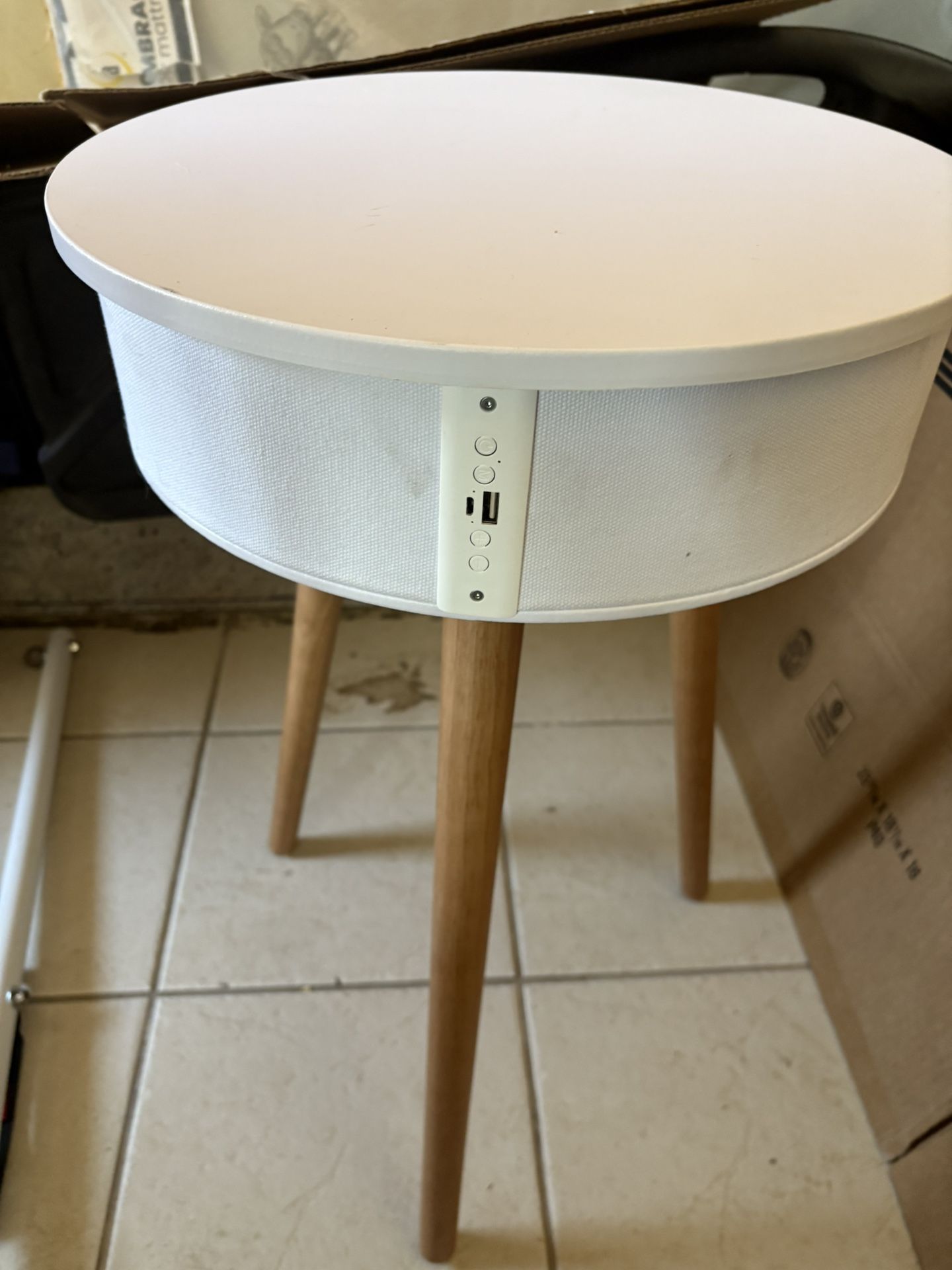 Table Charger Speaker Combo