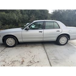 2003 Ford crown Victoria 