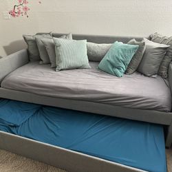 Sofá 2 Bed - Size 82”L x 42,5” W x 34,5 H - Mattresses NOT Included
