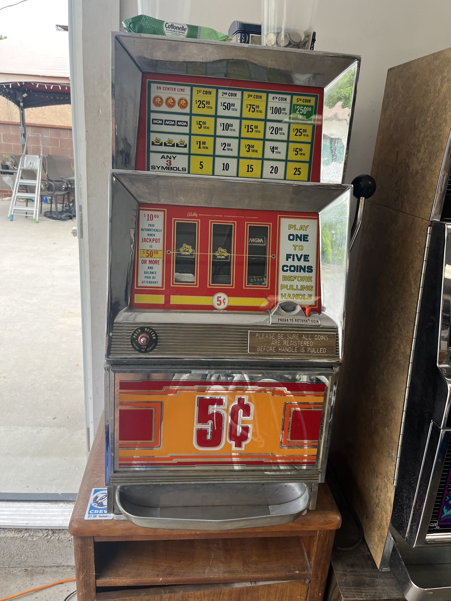 Old bellies, five cent slot machine works great